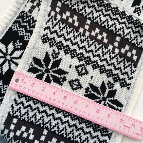 Evelyn K Nordic Print Sweater Knit Infinity Scarf, NEW - Picture 5 of 5